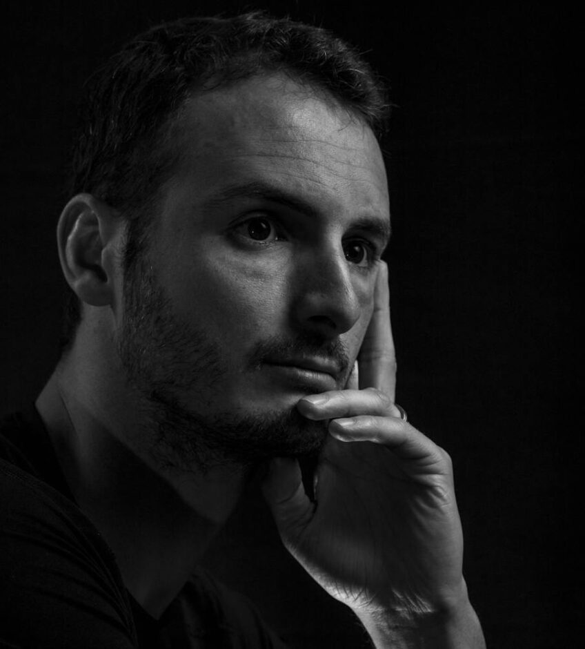pexels-gilles-33136738 team member